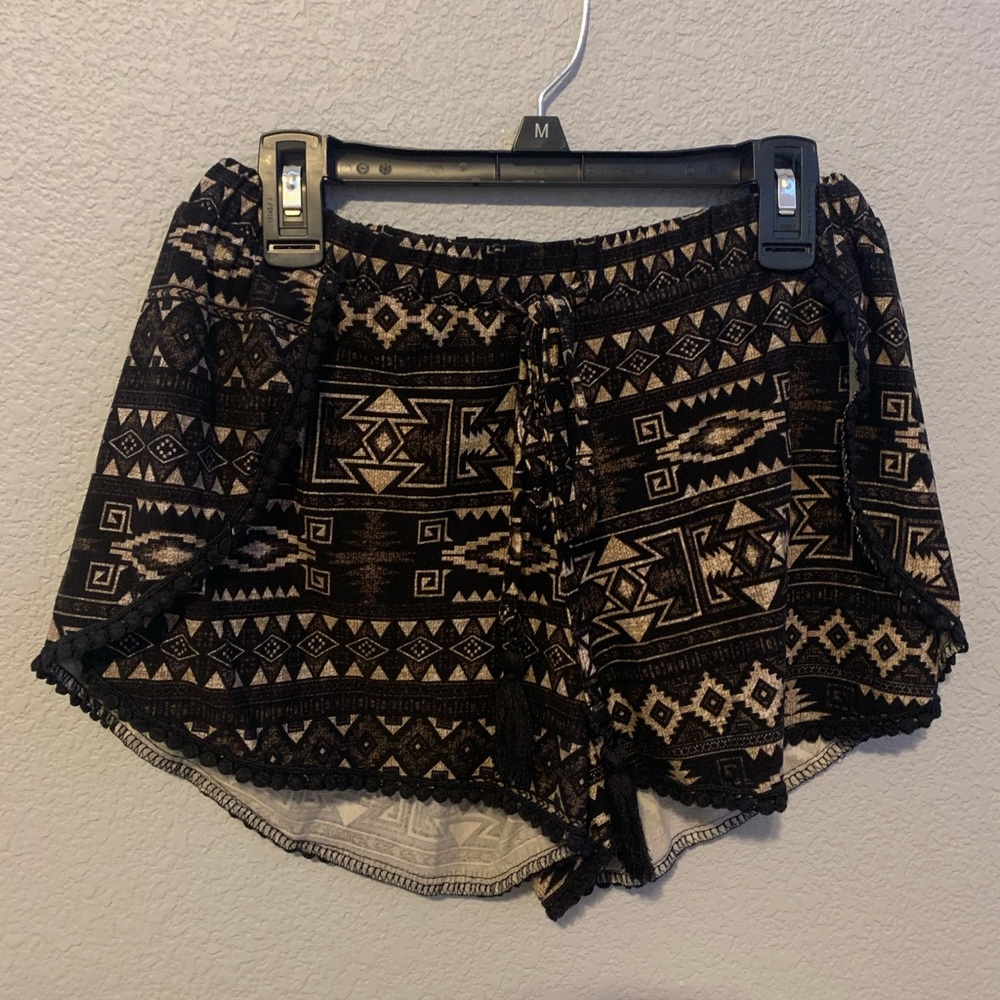 Patterned flow shorts